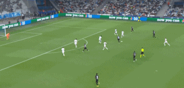 篮球湖人球员关键比赛中发挥稳定