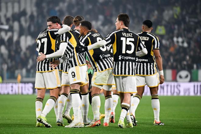 字母哥谈七连败：任何人不该只打着自己的小算盘，必须专注赢球