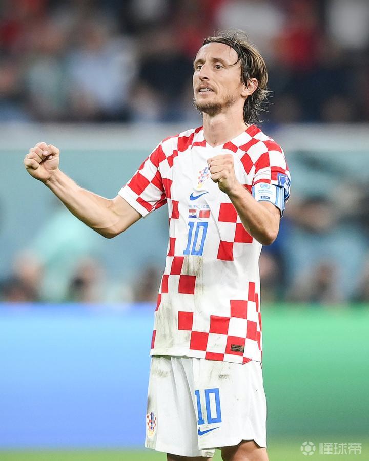 球员C罗先生，完成一次精彩的倒钩破门。