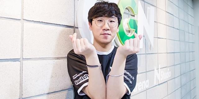 是她步伐移 是她步伐移